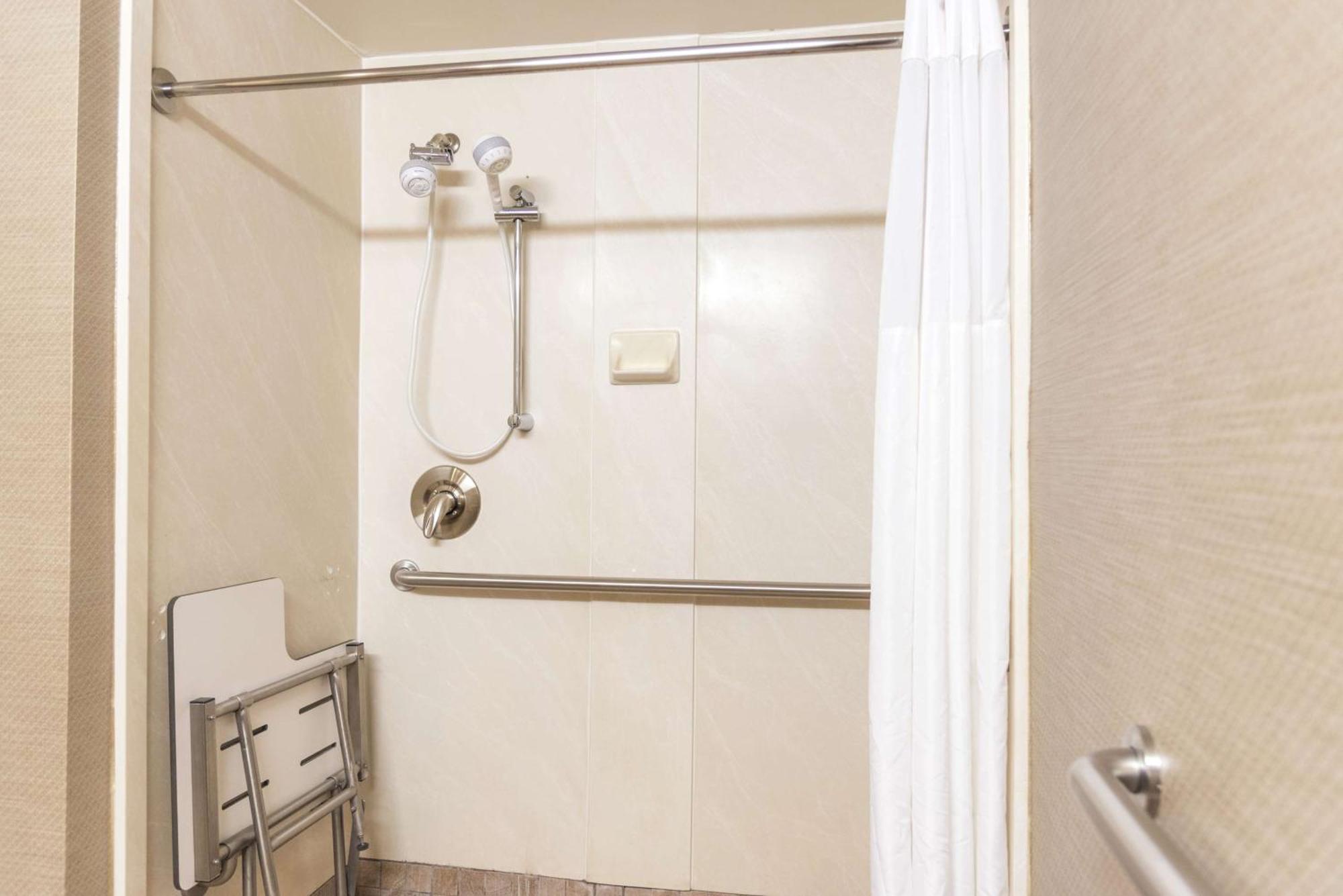 Hampton Inn Muskegon Muskegon Heights Esterno foto